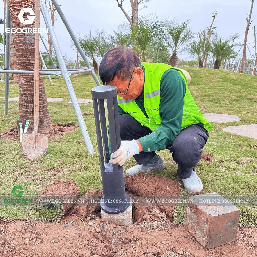 Lắp đặt hệ thống đèn chiếu sáng hiện đại.